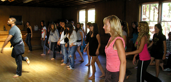 eci-students-dance-class